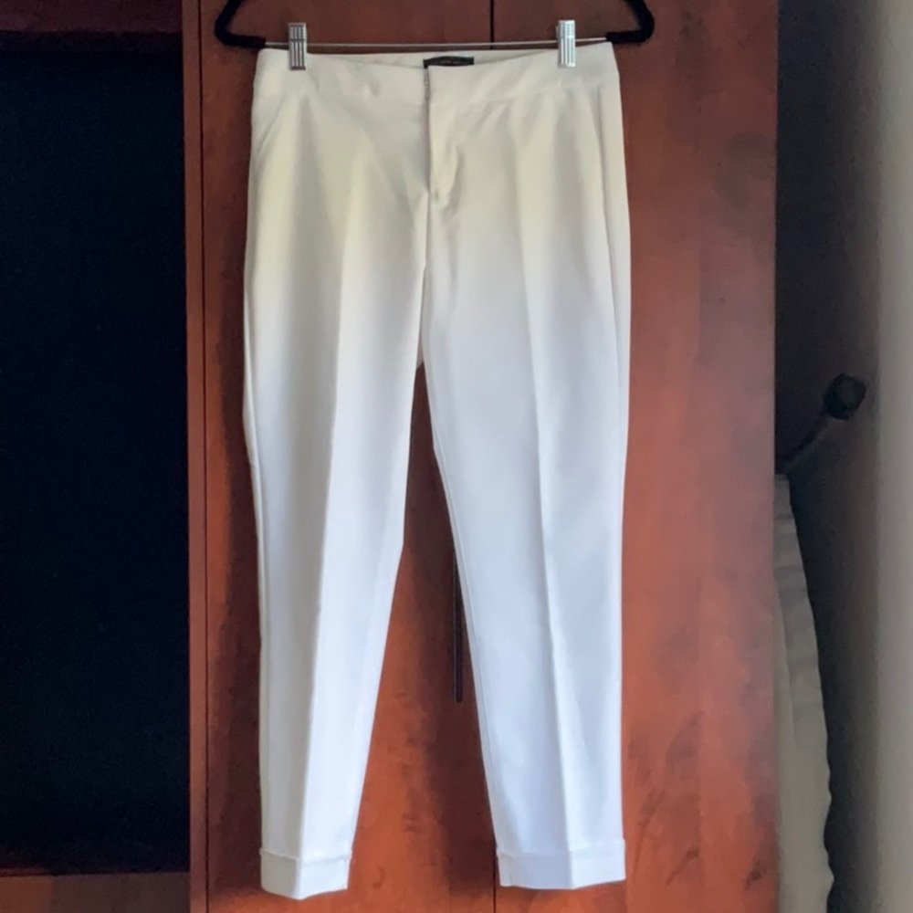 NWOT Women's Saks 5th Ave White Cropped pants / Size 2